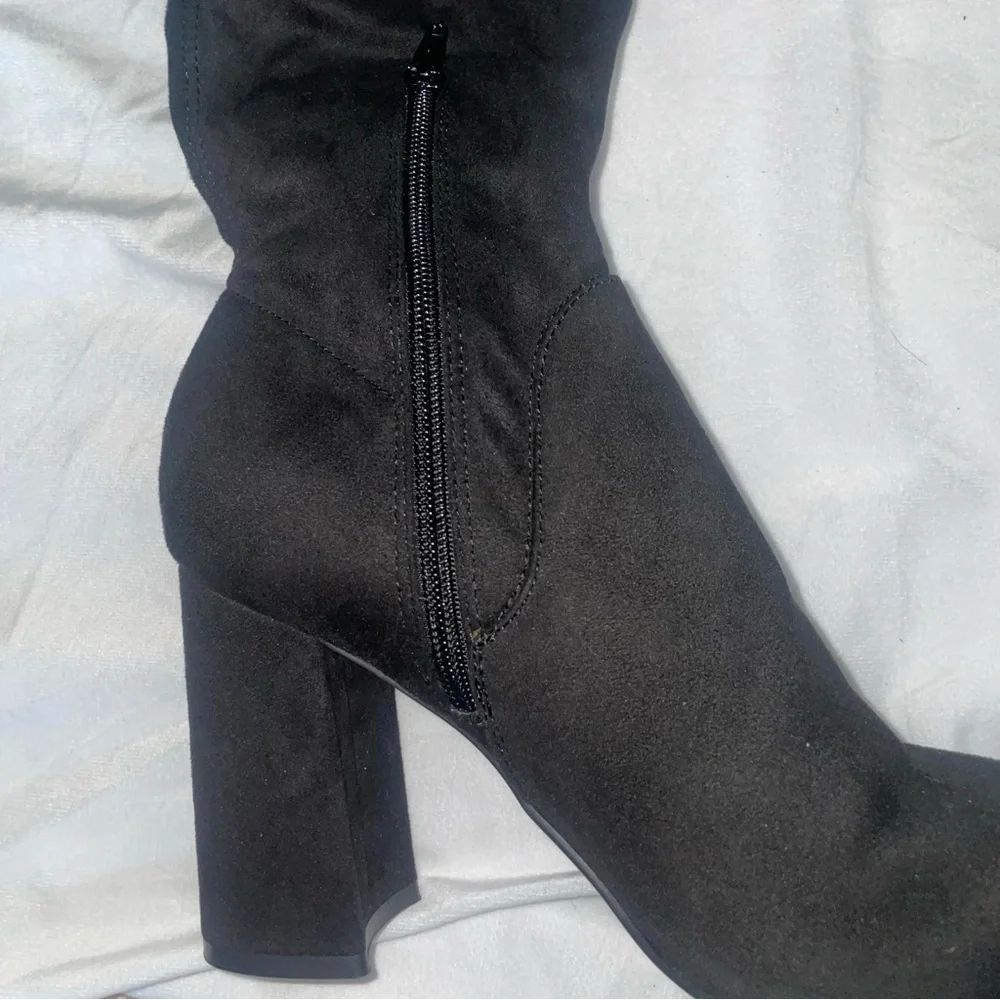 Women’s Unisa Over-the-knee High Faux Suede boots size 8.5 M